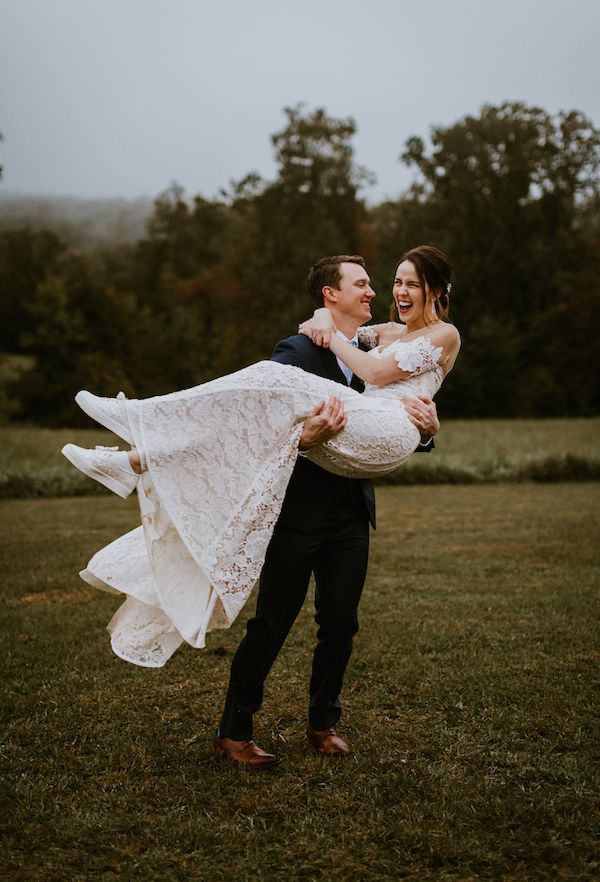  A North Georgia Wedding with Proteas and Plenty of Venezuelan Flairg