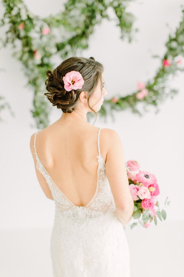  Bridal Inspiration with a Must-See Pink Bouquet