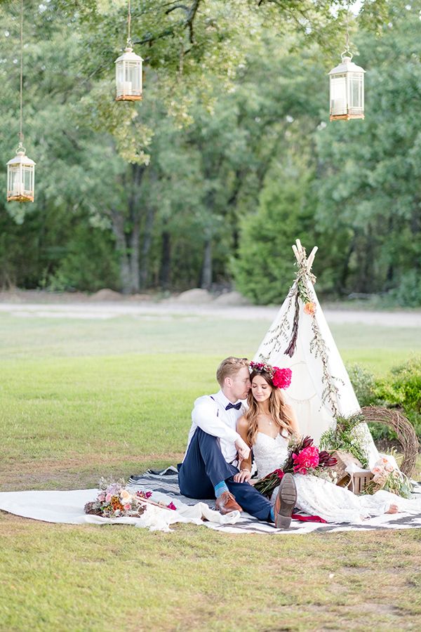  Boho Outdoor Romance Wedding Inspiration
