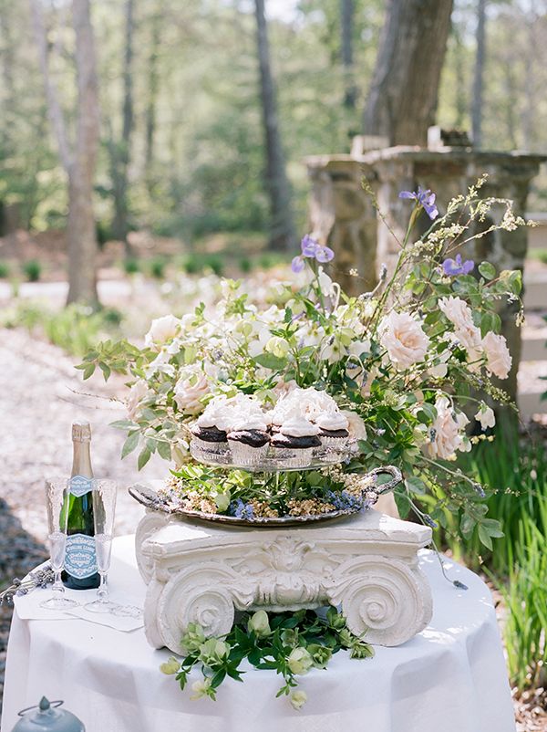 Elegant French Lavender Wedding Inspo