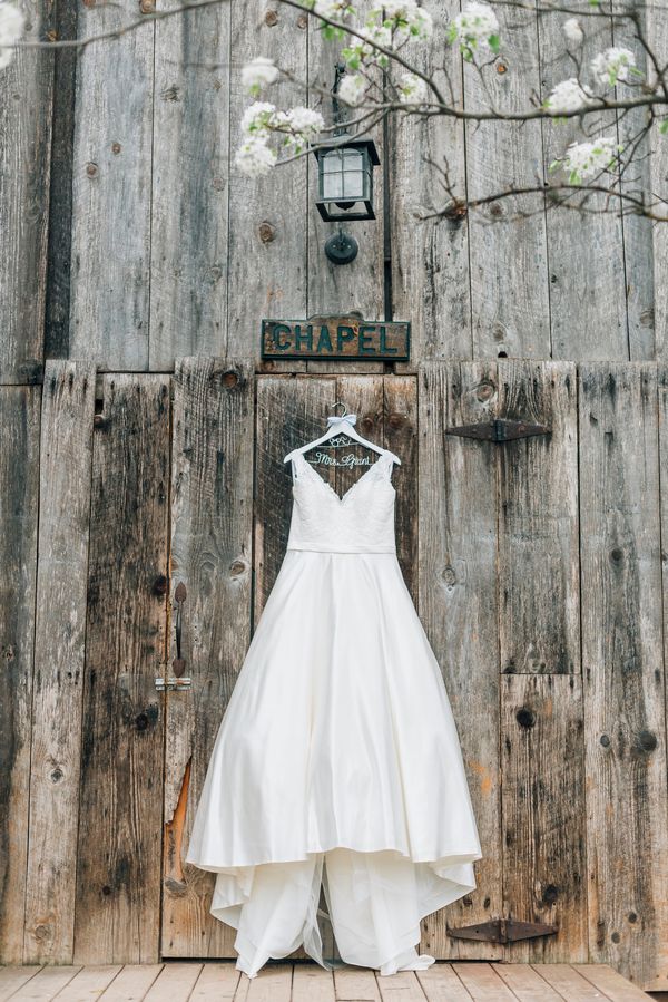  Union Hill Spring Wedding with Sweet Blooms Galore