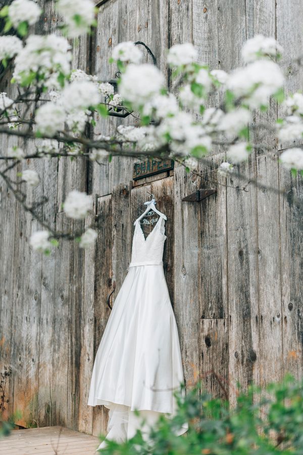  Union Hill Spring Wedding with Sweet Blooms Galore