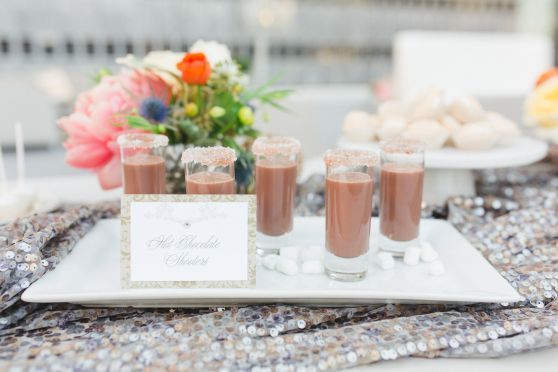 Styled Shoot | Urban Modern Rooftop - to see more: www.theperfectpalette.com - Photo by Allen Tsai Photography, Styled by Keestone Events