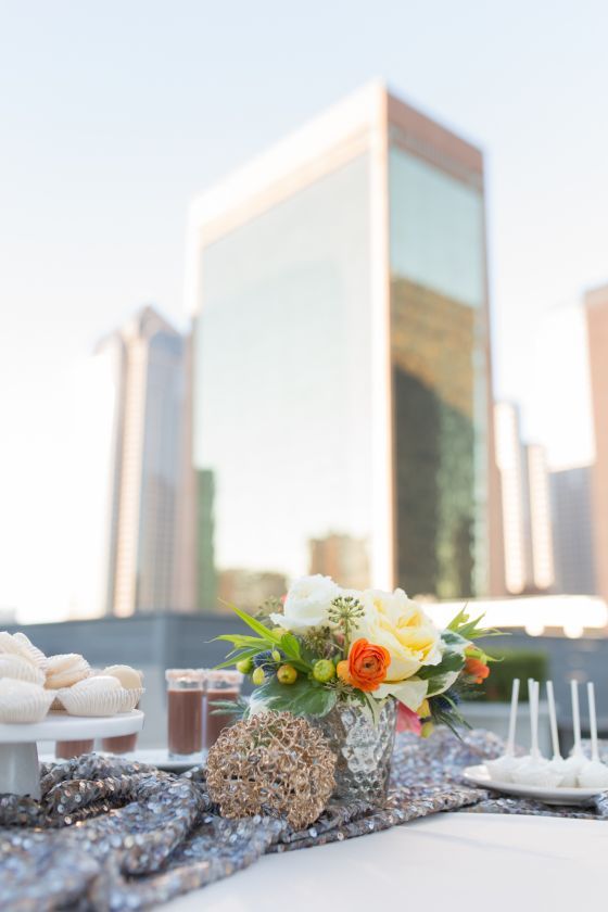 Styled Shoot | Urban Modern Rooftop - to see more: www.theperfectpalette.com - Photo by Allen Tsai Photography, Styled by Keestone Events