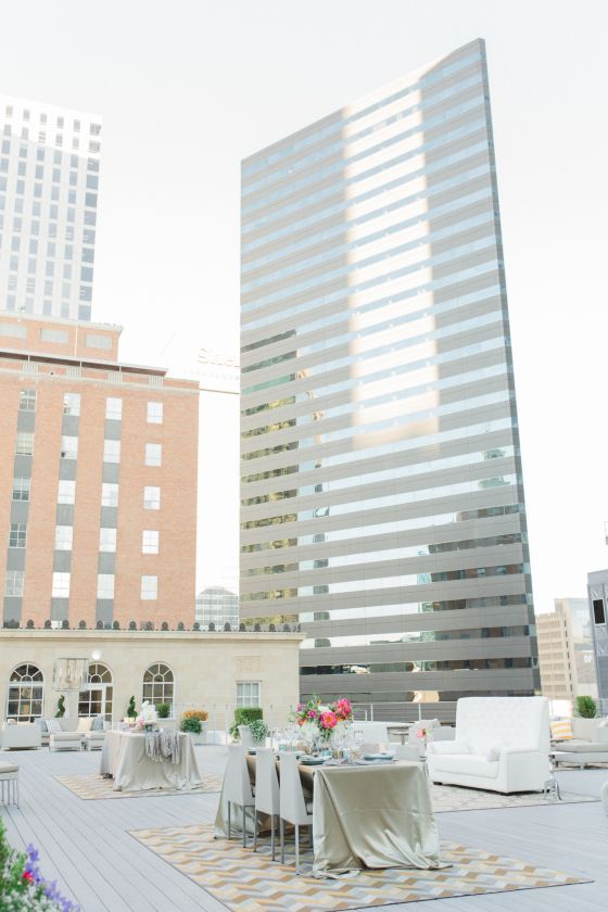 Styled Shoot | Urban Modern Rooftop - to see more: www.theperfectpalette.com - Photo by Allen Tsai Photography, Styled by Keestone Events
