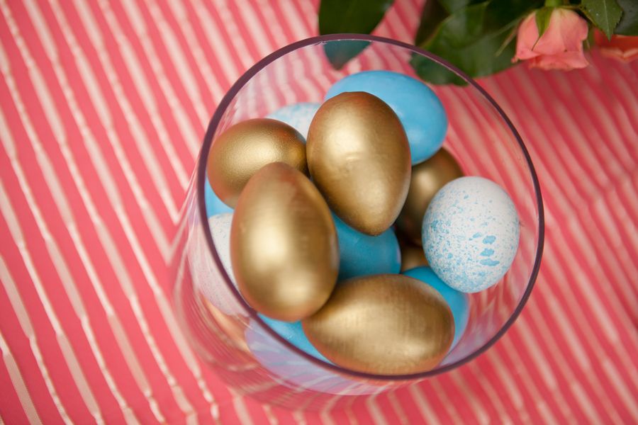 DIY Easter Centerpieces | Coral, Robin's Egg Blue + Gold - www.theperfectpalette.com photo by Danielle Evans Photography