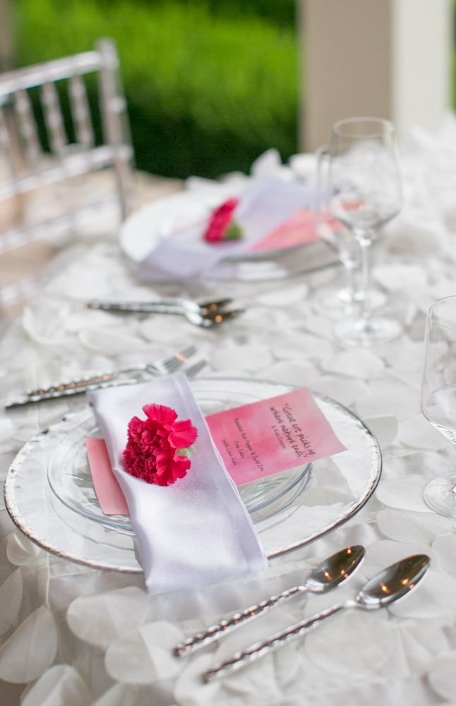 Pretty place setting: www.theperfectpalette.com Photo by KMI Photography, Floral Design by Fiore Fine Flowers