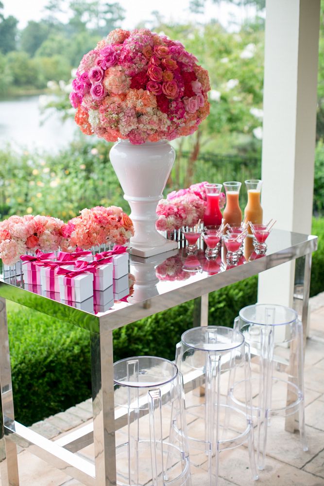 Hello, gorgeous: www.theperfectpalette.com Photo by KMI Photography, Floral Design by Fiore Fine Flowers