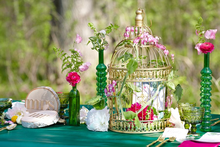 Bright Flamingos + Exotic Palms: Fuchsia Meets Emerald Green - Wojoimage Photography www.theperfectpalette.com Styled by Heartily Wed