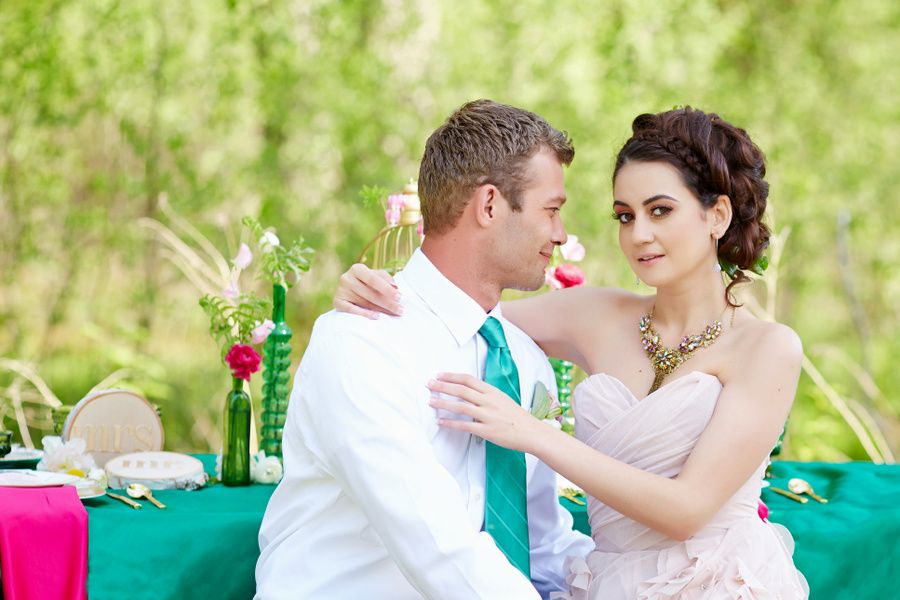 Bright Flamingos + Exotic Palms: Fuchsia Meets Emerald Green - Wojoimage Photography www.theperfectpalette.com Styled by Heartily Wed