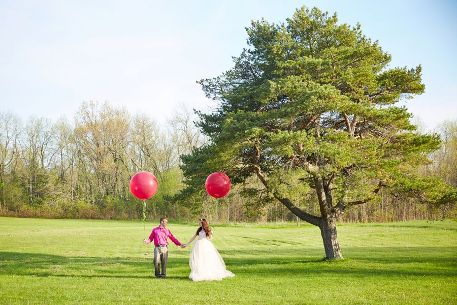 Big balloons + whimsy - Fuchsia Meets Emerald Green - Wojoimage Photography www.theperfectpalette.com Styled by Heartily Wed
