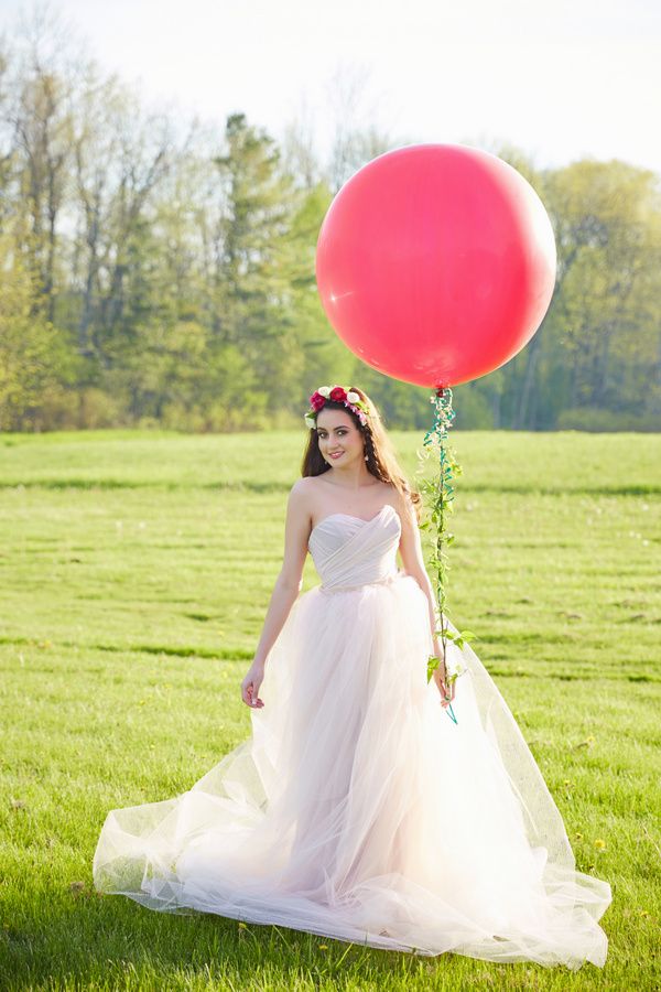 Bright Flamingos + Exotic Palms: Fuchsia Meets Emerald Green - Wojoimage Photography www.theperfectpalette.com Styled by Heartily Wed