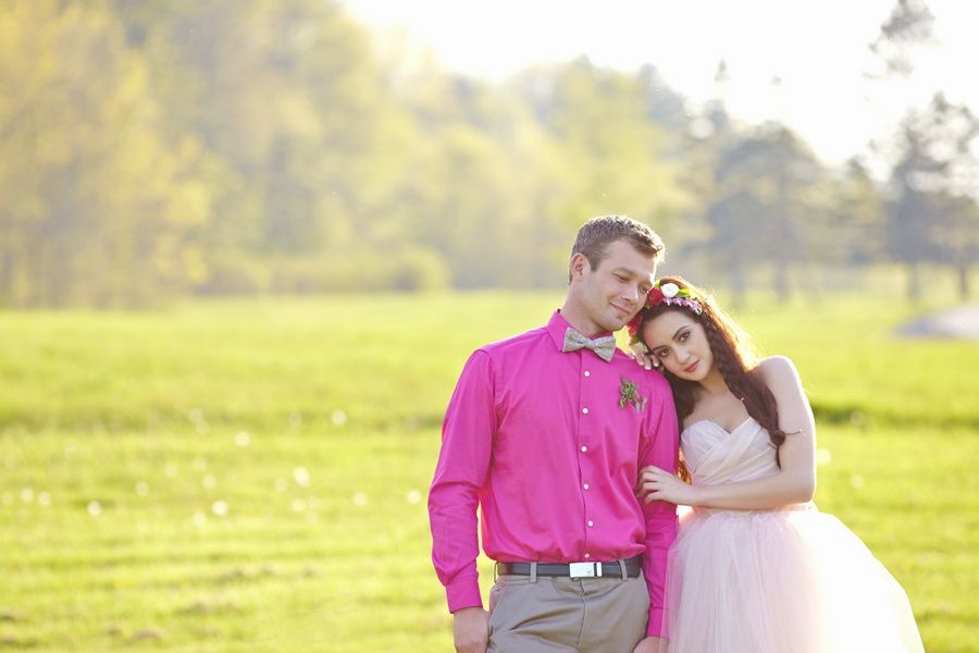 Bright Flamingos + Exotic Palms: Fuchsia Meets Emerald Green - Wojoimage Photography www.theperfectpalette.com Styled by Heartily Wed