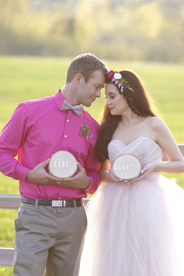 Bright Flamingos + Exotic Palms: Fuchsia Meets Emerald Green - Wojoimage Photography www.theperfectpalette.com Styled by Heartily Wed