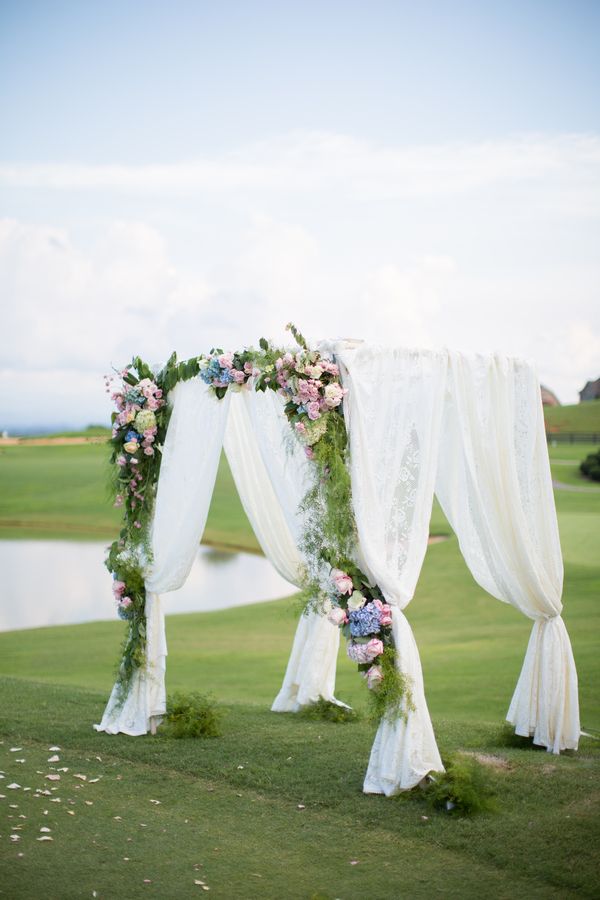  Real Wedding | Caroline and Adam - to see more: http://www.theperfectpalette.com - Photo by Watson-Studios