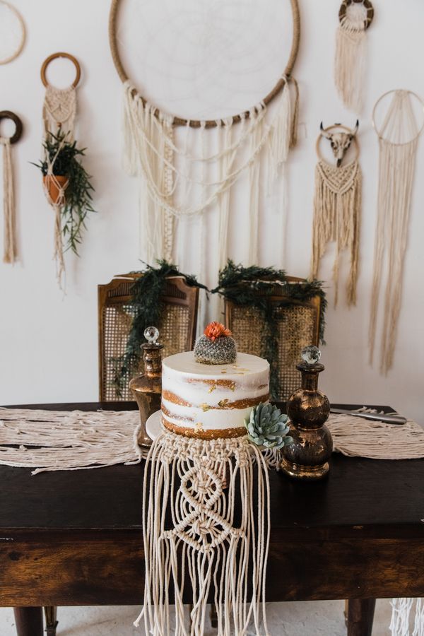 Retro Meets Boho in This Desert-Themed Wedding Inspiration