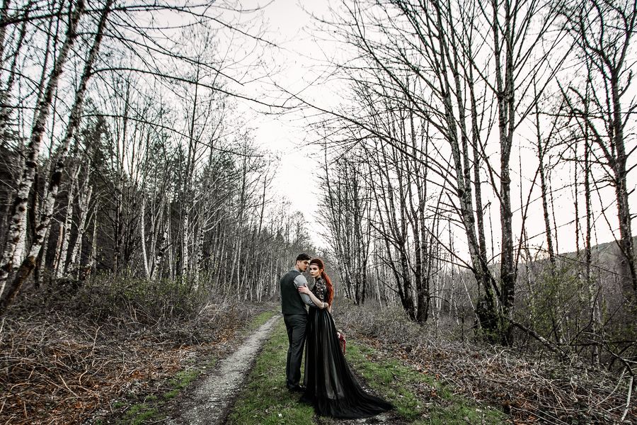  Moody Woodland Romance Wedding Inspo