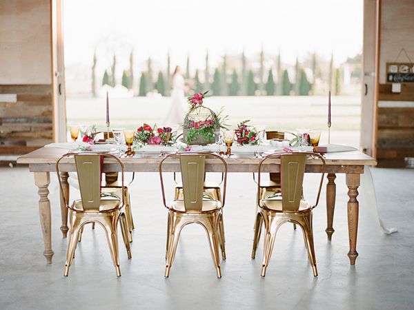  Berry-Colored Styled Shoot with Tropical Flowers