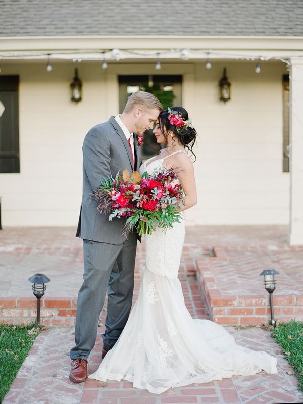  Berry-Colored Styled Shoot with Tropical Flowers