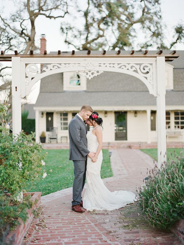  Berry-Colored Styled Shoot with Tropical Flowers