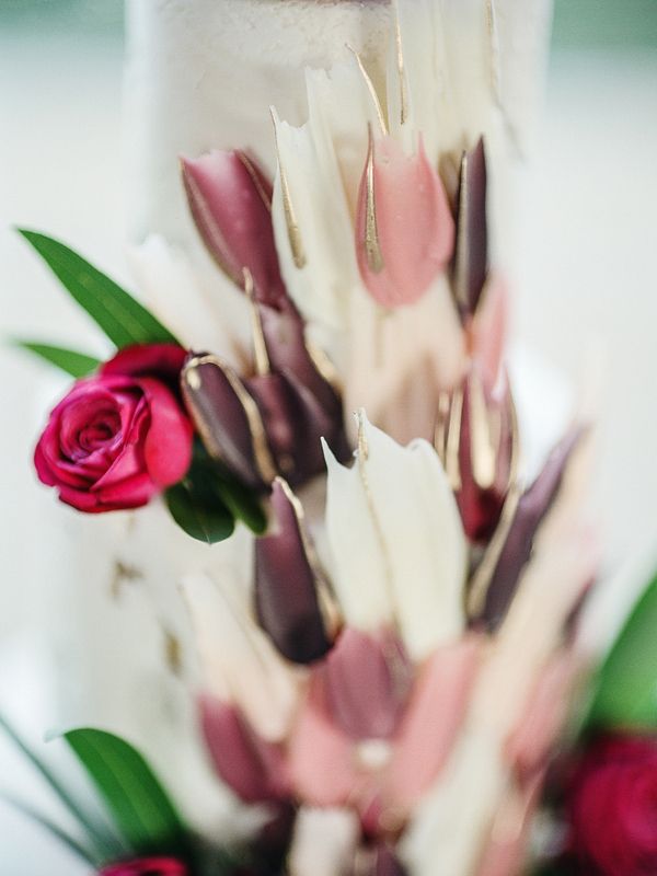  Berry-Colored Styled Shoot with Tropical Flowers