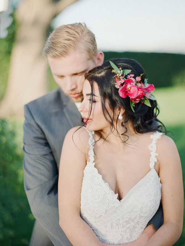  Berry-Colored Styled Shoot with Tropical Flowers