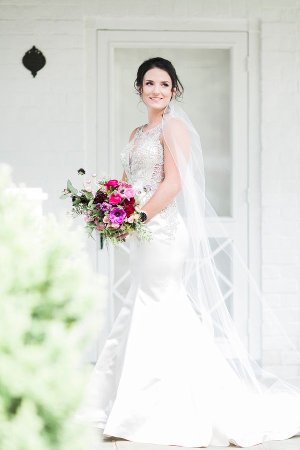 Morgan's Timeless Bridal Session with a Stand-Out Bouquet