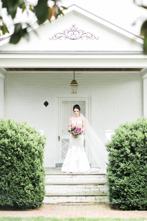 Morgan's Timeless Bridal Session with a Stand-Out Bouquet