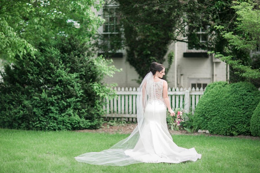 Morgan's Timeless Bridal Session with a Stand-Out Bouquet