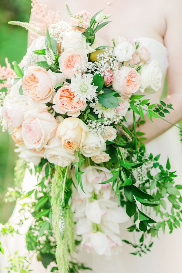  A Classic Farm Wedding with a Sweet Brunch Reception