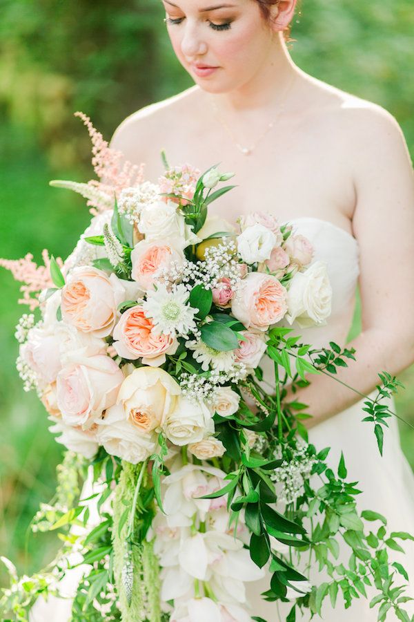  A Classic Farm Wedding with a Sweet Brunch Reception