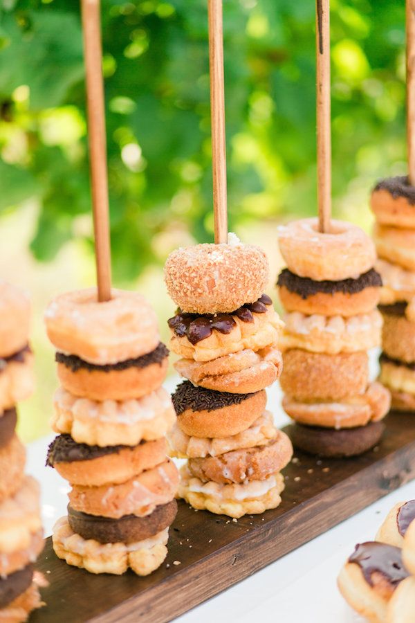  A Classic Farm Wedding with a Sweet Brunch Reception