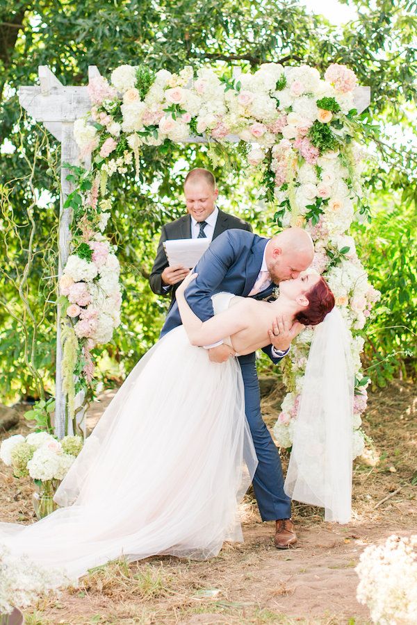  A Classic Farm Wedding with a Sweet Brunch Reception