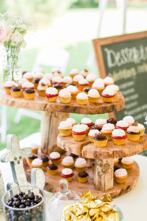  A Classic Farm Wedding with a Sweet Brunch Reception