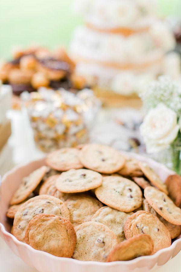  A Classic Farm Wedding with a Sweet Brunch Reception