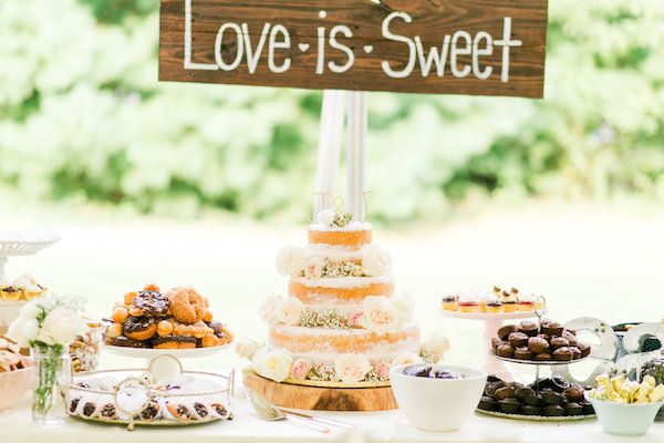  A Classic Farm Wedding with a Sweet Brunch Reception