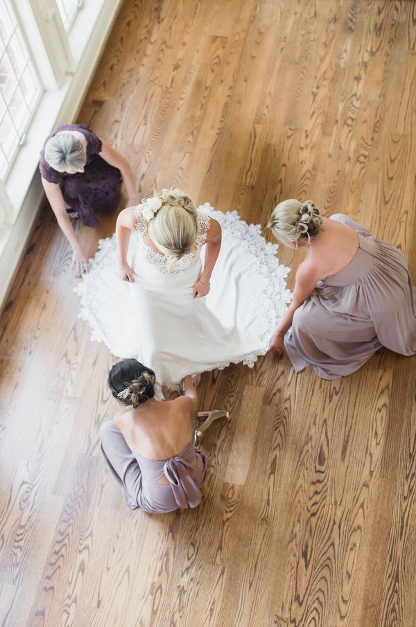  Elegant Barn Wedding at a Private Estate in Illinois