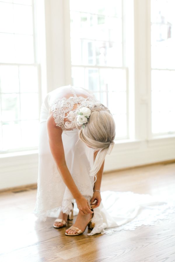  Elegant Barn Wedding at a Private Estate in Illinois