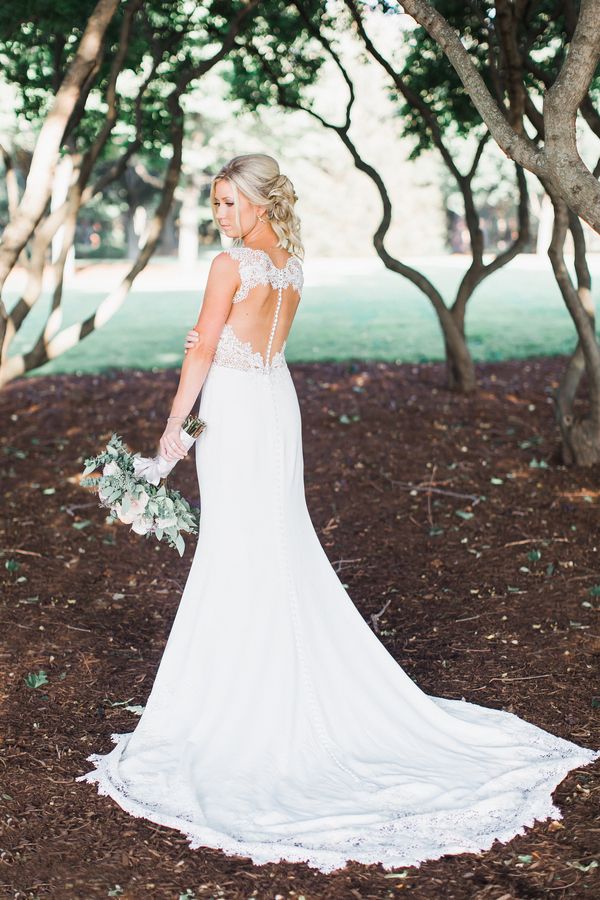  Elegant Barn Wedding at a Private Estate in Illinois