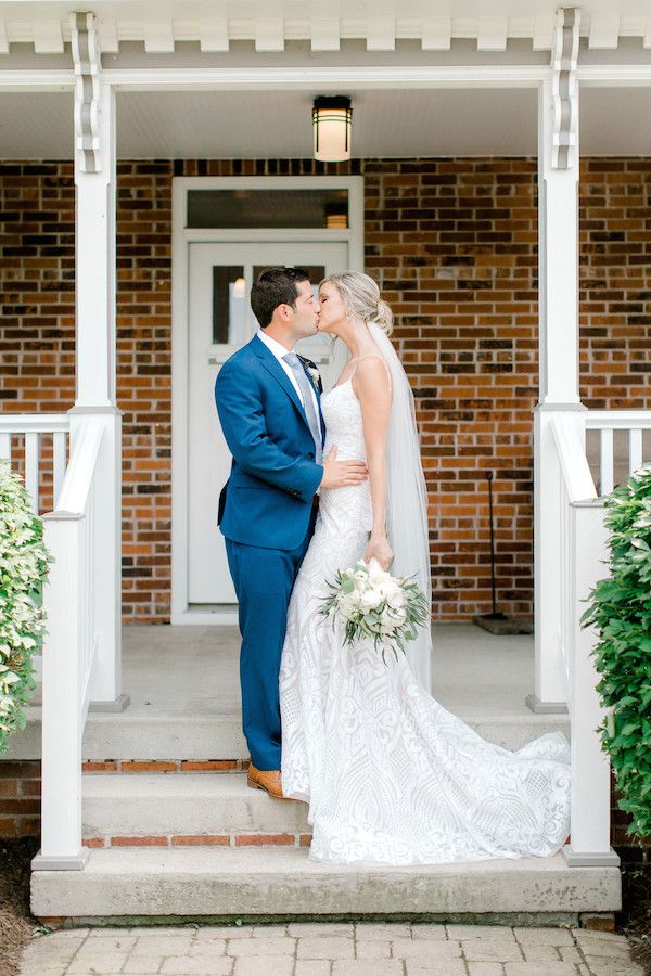  A Modern Farmhouse Style Wedding at a Charming Family Estate