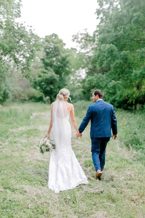  A Modern Farmhouse Style Wedding at a Charming Family Estate