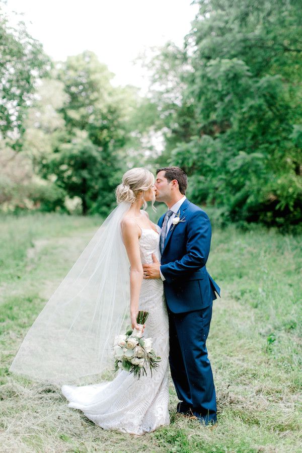  A Modern Farmhouse Style Wedding at a Charming Family Estate