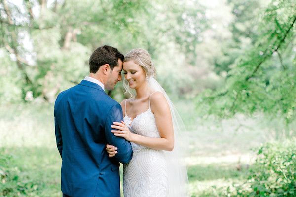  A Modern Farmhouse Style Wedding at a Charming Family Estate