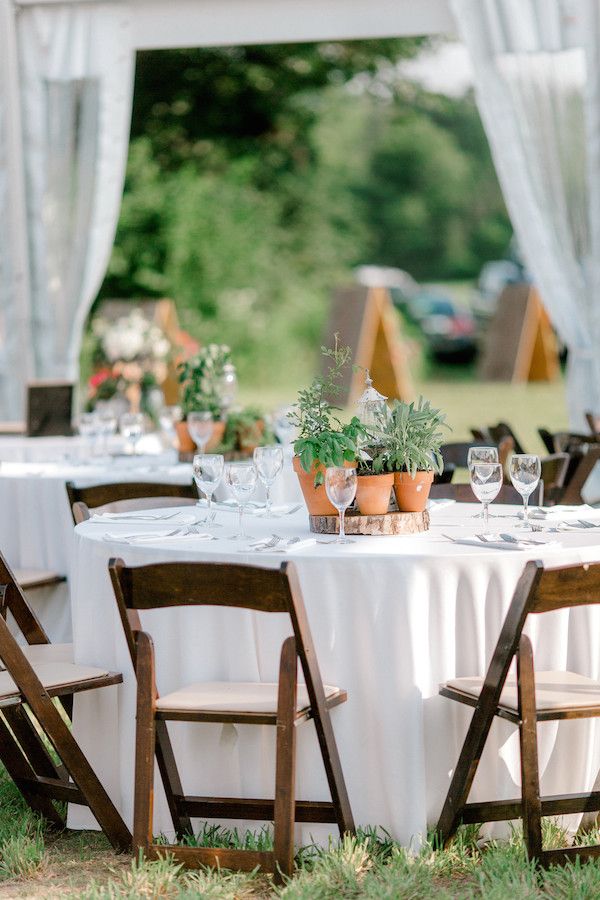  A Modern Farmhouse Style Wedding at a Charming Family Estate