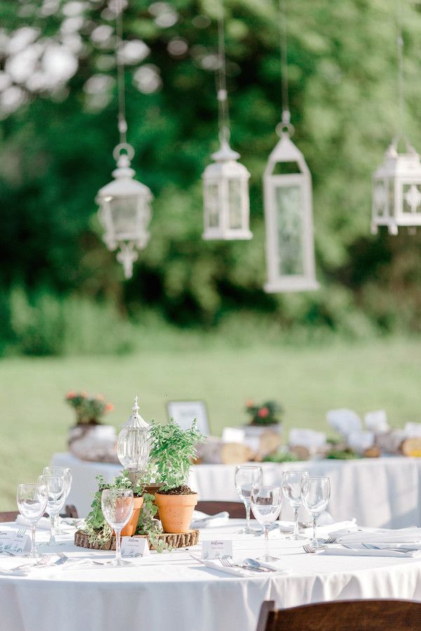  A Modern Farmhouse Style Wedding at a Charming Family Estate