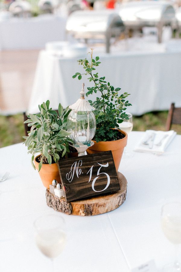  A Modern Farmhouse Style Wedding at a Charming Family Estate