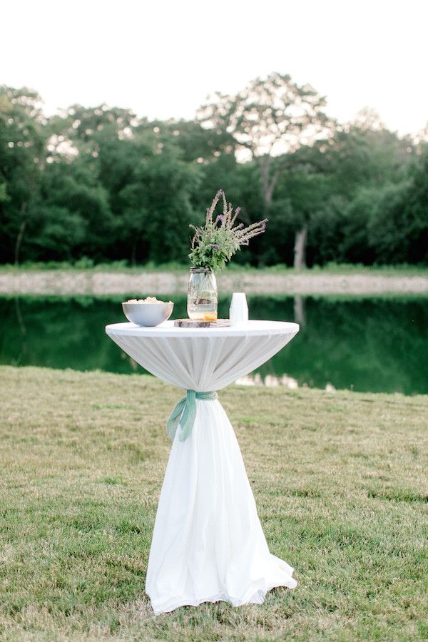  A Modern Farmhouse Style Wedding at a Charming Family Estate