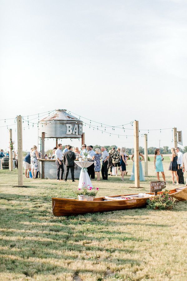  A Modern Farmhouse Style Wedding at a Charming Family Estate