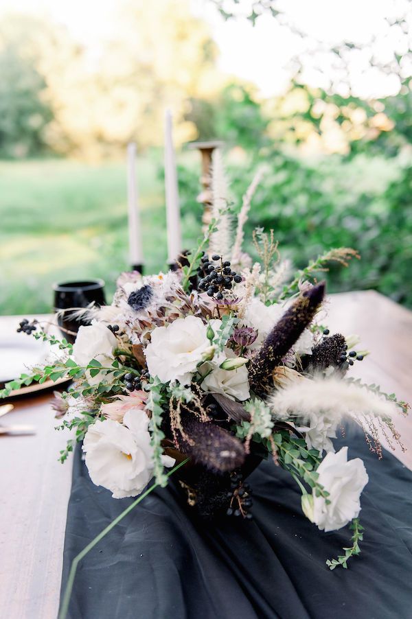 A Hauntingly Beautiful All Hallows' Eve Inspired Fête