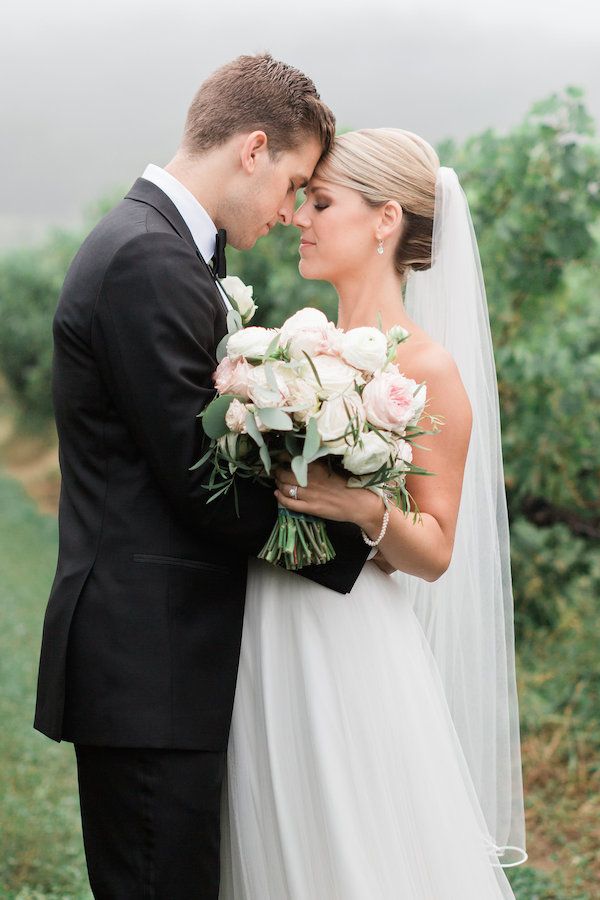  A Classic and Romantic Vineyard Wedding